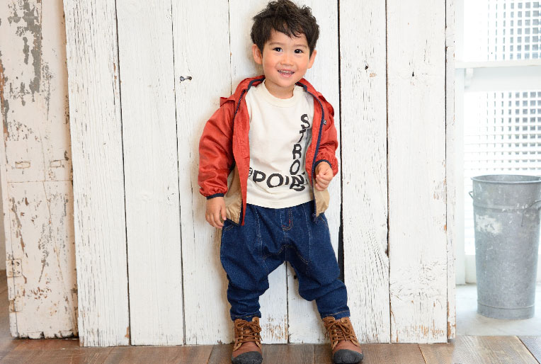 Little Bear Club 子供らしく・かわいく・かっこよく 着やすく・買いやすい!をコンセプトとし、 男児服 素材には一味違うこだわりをプラスして、 今の気分のアイテム・スタイリングを提案するブランドです。