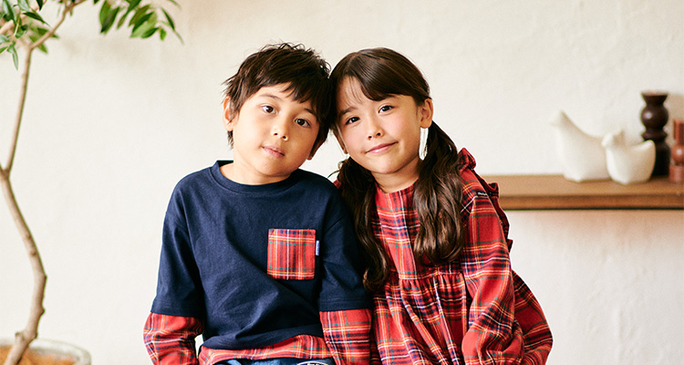 子供達が楽しく着る服、元気な色、シンプルな型、着まわしのきくデイリーウェアー。moujonjon ムージョンジョン